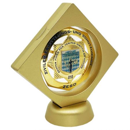 Schwebende Vitrine - Logo auf der 3D schwebenden Vitrine drucken.