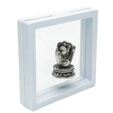 Den 3D flytende utstillingsboksen har ulike størrelser som alternativer.