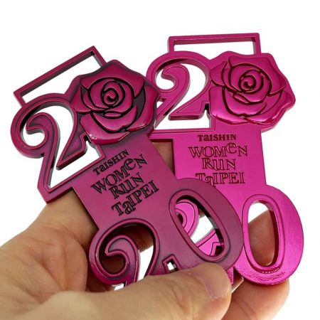 Пользовательские медали с яркой электрофорезом - Пользовательская фуксия медаль