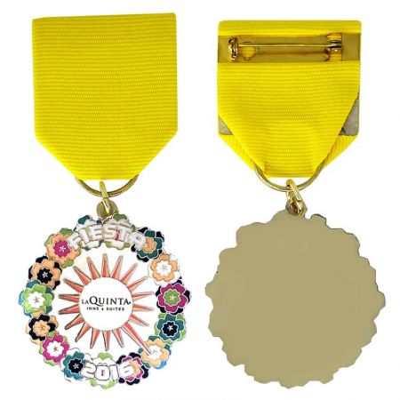 Drapes de fita curta personalizados para medalhas são bem-vindos.