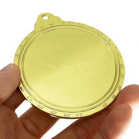 Meillä on useita olemassa olevia tyhjien mitalien malleja vaihtoehdoiksi.