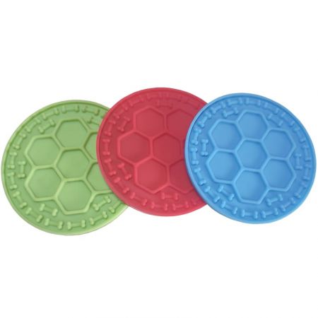 The silicone dog lick pad is easy to clean and durable.