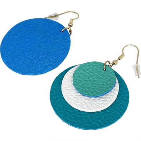 Персонализированные кожаные серьги.