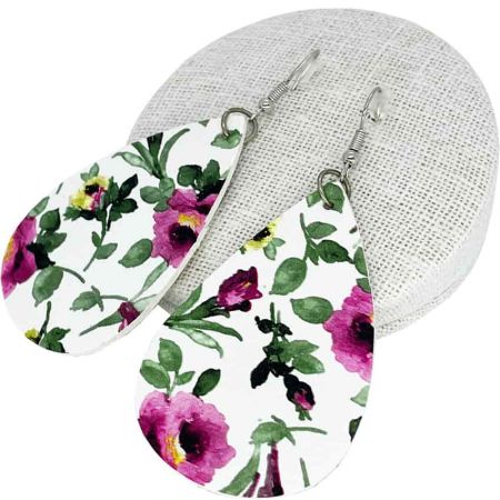 Кожаные серьги могут продемонстрировать вашу гордость за бренд или команду.