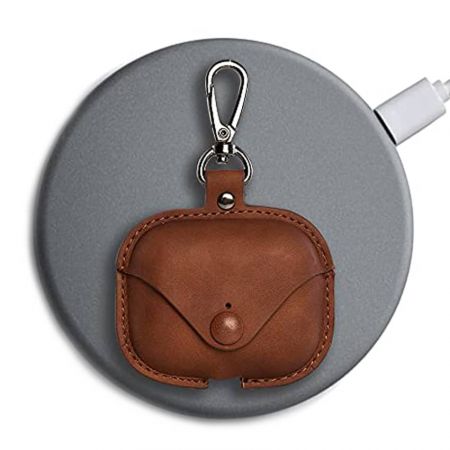 हमारा लेदर एयरपॉड्स केस वायरलेस चार्जिंग के साथ पूरी तरह संगत है।
