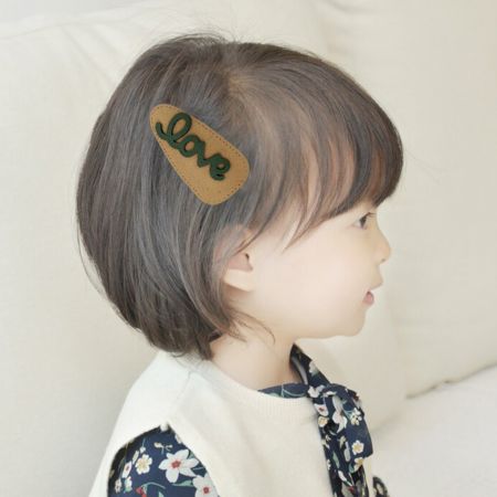 The leather hair snap clip is suitable for everyone.