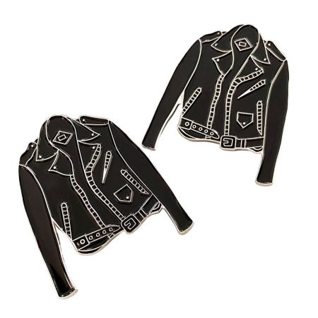 Personaliza el distintivo de esmalte de chica afro negra mágica para mostrar tu apoyo.