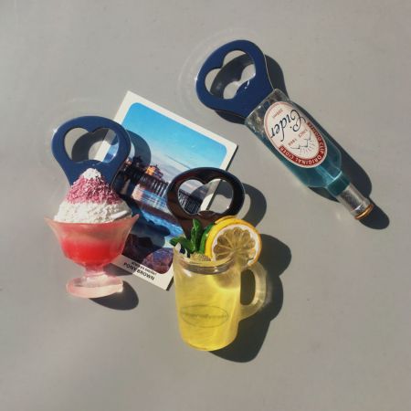 Personalized simulation fridge magnets.