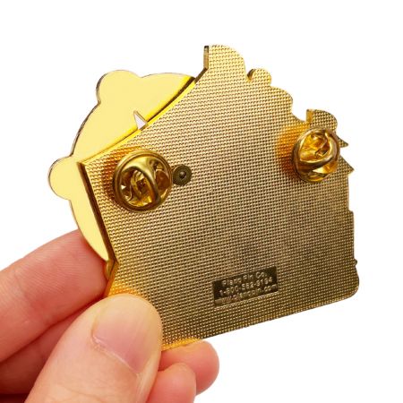 Expert på tillverkning av snurrande knappnålar.