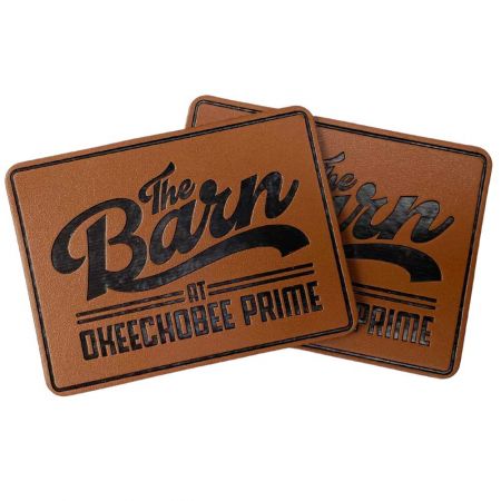 Identificeer uw leren tags met uw eigen ontwerp.