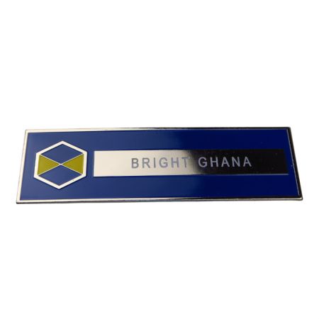 Badge personalizzato in metallo per il nome.