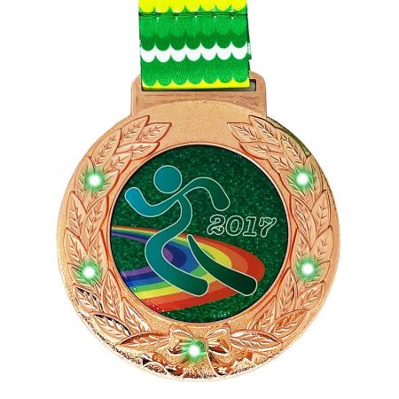 로고로 LED 메달을 맞춤 제작하세요.