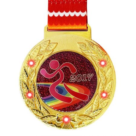 Marathonmedailles met LED - Star Lapel Pin zal helpen om LED-medaille werkelijkheid te maken.