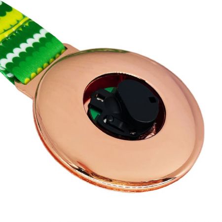 De LED-medaille is gemaakt van zinklegering met een IC-bord.