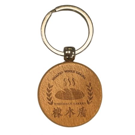 Экологически чистые деревянные брелки с именем.