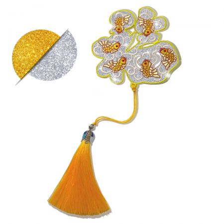 Maßgeschneiderte bestickte Patches mit Glitzerstoff.