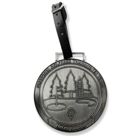 Chaque étiquette de sac de club de golf est personnalisée.