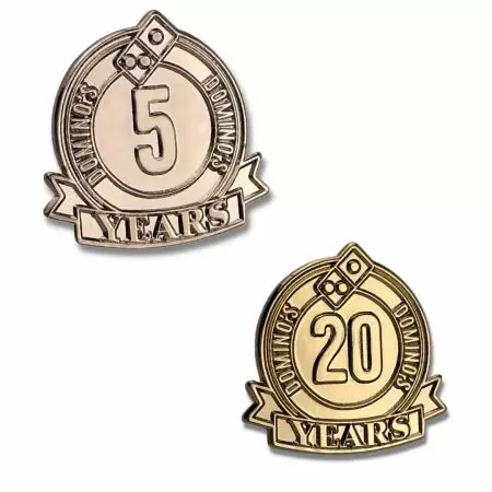 Anpassade hederspins för anställda.