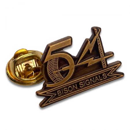 Professionellt tillverkade metallpins.