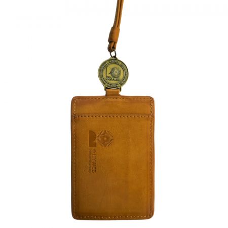 Tilpass skinnnavneskiltet ditt med navnet ditt eller bedriftslogoen for et profesjonelt preg, laget på bestilling i fabrikken vår.