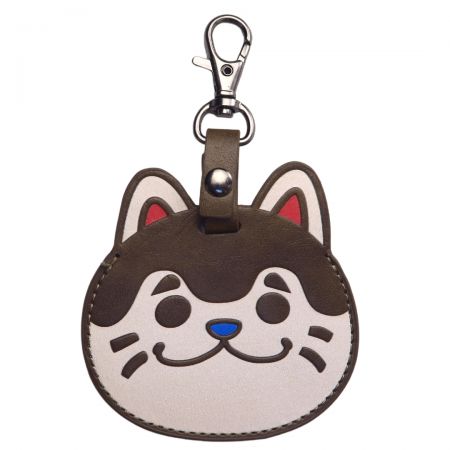 Les charms en cuir de forme personnalisée sont les bienvenus.