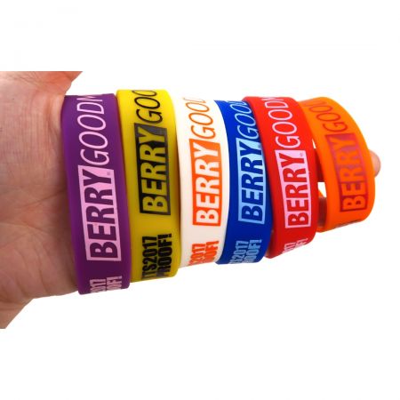 Tilpasset japansk silikonarmbånd.