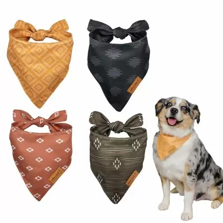 Bandanas personalizadas para cães - As bandanas personalizadas para cães são feitas de poliéster macio.