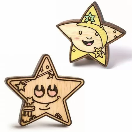 Insignia de madera personalizada - Las insignias de madera de Star Lapel Pin son ecológicas y personalizables con los logotipos de los clientes.