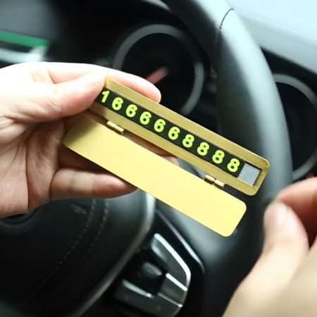 Пользовательская временная номерная табличка для парковки.