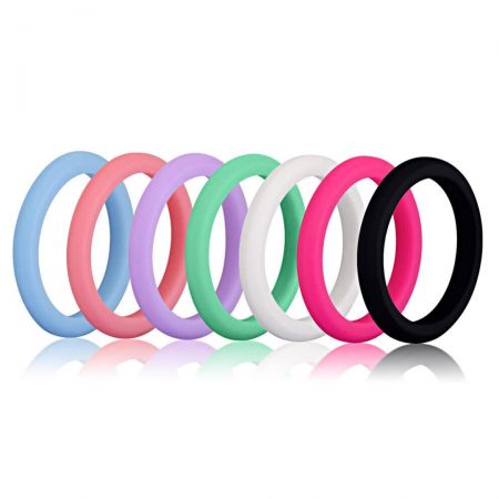 レーザー彫刻シリコンウェディングリング。