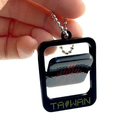 Egyedi készítésű forgó kulcstartók üdvözöltek.