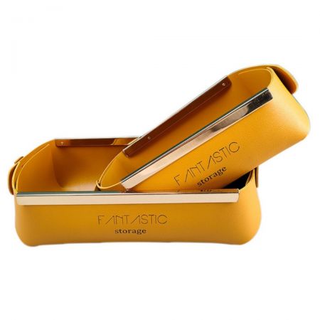 Nahkainen säilytysalusta työpöydälle.