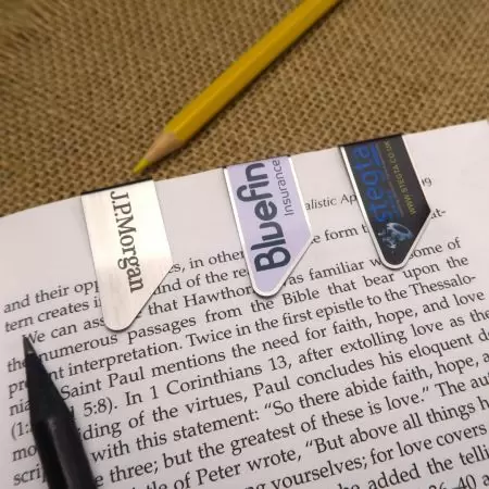 कस्टम मेटल बुकमार्क।