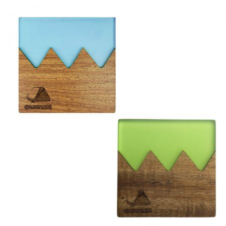 나무와 수지 코스터.