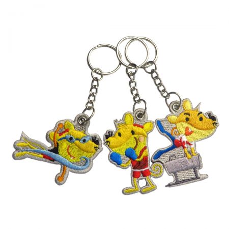 Porte-clés personnalisés de dessins animés - Célébrez vos personnages de dessins animés préférés avec nos porte-clés brodés personnalisés.