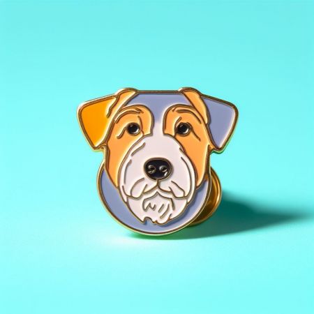 Personalisierte Emaille-Anstecknadelabzeichen.