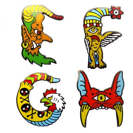 Egyedi betűtűk kabáthoz.