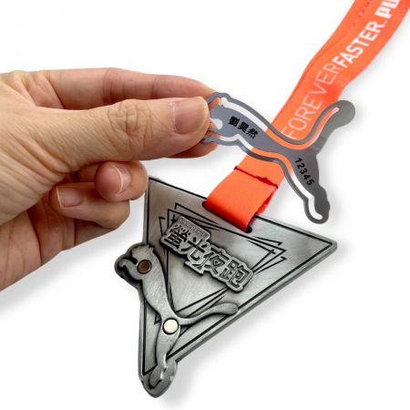 Vi er eksperter på tilpassede multifunksjonelle medaljer.