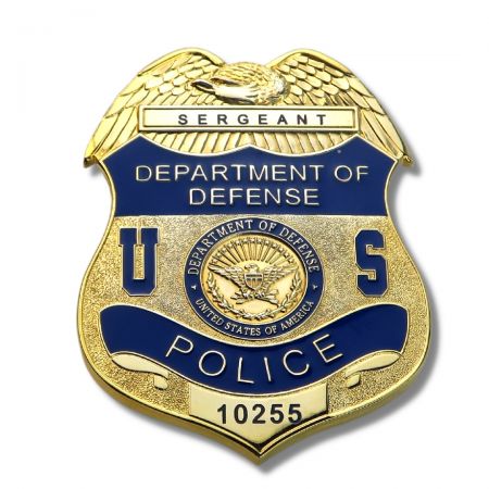 Distintivo di polizia in metallo.