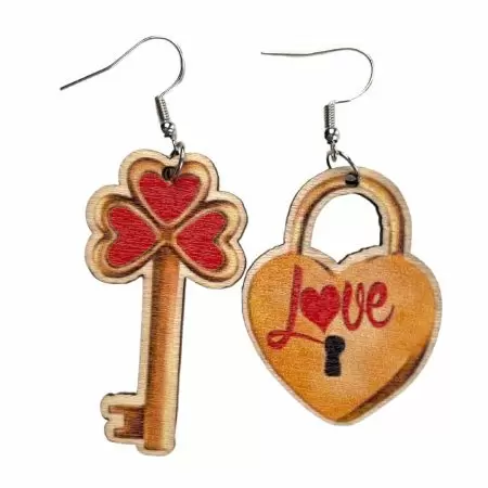 Экологически чистые индивидуальные серьги.