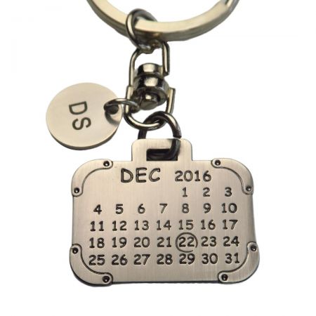 Personalisierter Schlüsselanhänger zum Anpassen des Jahrestagsdatums.