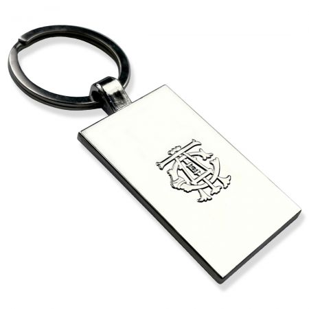 The high-quality hard enamel keychain belongs to the top grade giveaways.