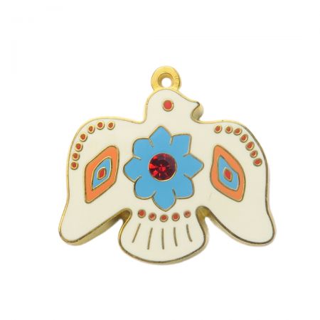 Skapa dina egna anpassade metallberlocker och hängsmycken.