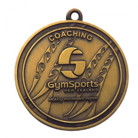 Nossas medalhas de campeonato ostentam um artesanato excepcional.