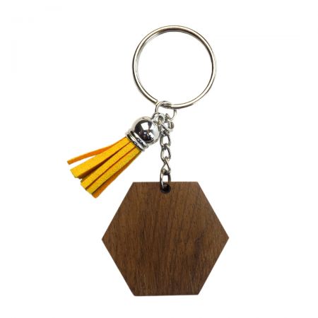 Les porte-clés en bois personnalisés peuvent être marqués ou personnalisés pour refléter votre individualité.