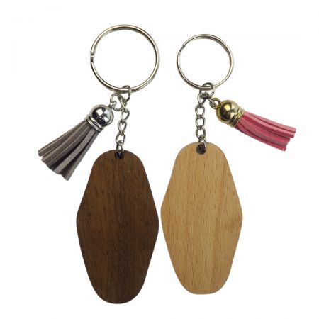 Gepersonaliseerde houten sleutelhangers kunnen het uiterlijk en de textuur van uw sleutels verbeteren.