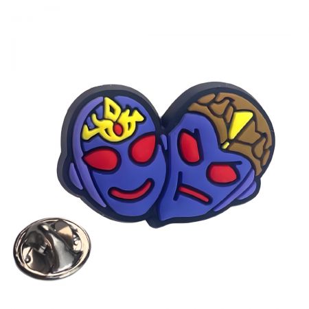 Egyedi gumi kitűzők. - Egyedi tervezésű PVC hajtókás kitűző.