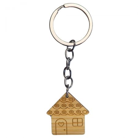Экологичные деревянные брелоки для ключей.