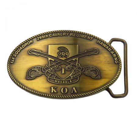 Egyedi nyugati övcsatok.