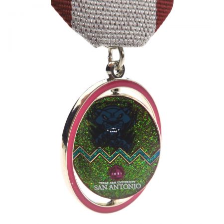 Badge de médaille pailletée avec design personnalisé.
